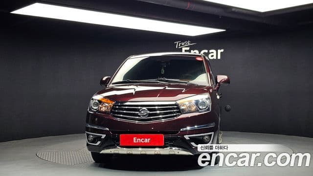 KG Mobility 코란도 투리스모 - Экстерьер