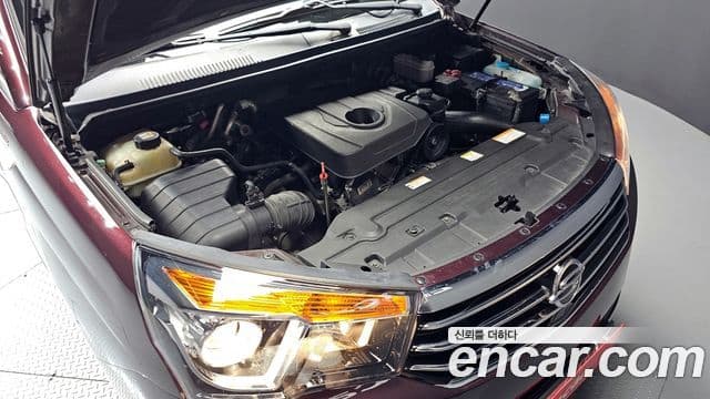 KG Mobility 코란도 투리스모 - Салон