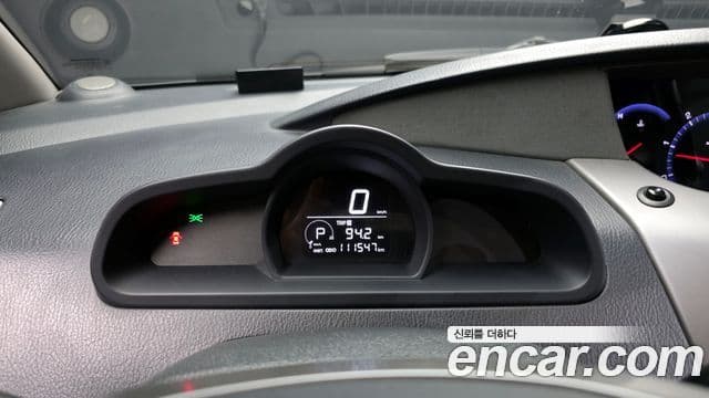 KG Mobility 코란도 투리스모 - Салон