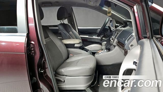 KG Mobility 코란도 투리스모 - Салон