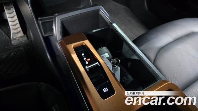 KG Mobility 토레스 EVX - Салон