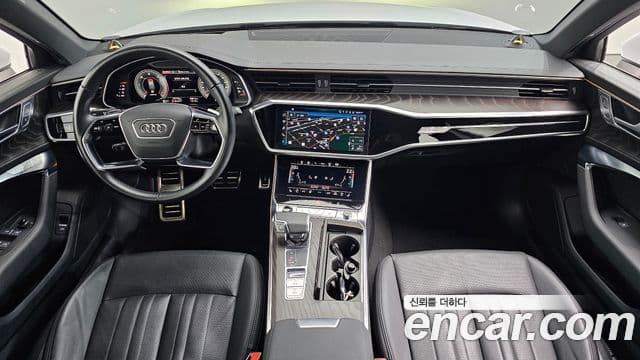 Audi A6 (C8) - Салон