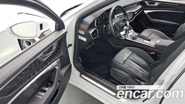Audi A6 (C8) - Салон