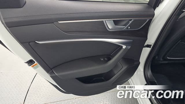 Audi A6 (C8) - Салон