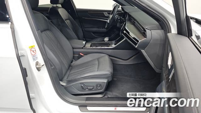 Audi A6 (C8) - Салон