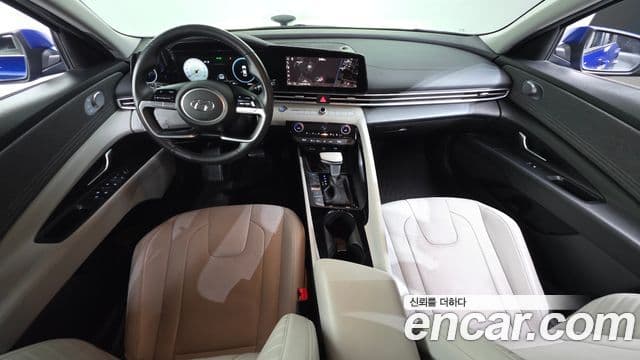 Hyundai 아반떼 (CN7) - Салон