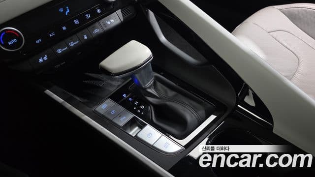 Hyundai 아반떼 (CN7) - Салон