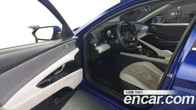 Hyundai 아반떼 (CN7) - Салон