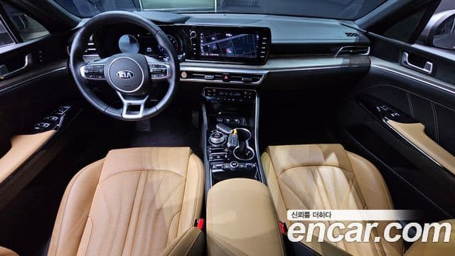 Kia K5 3세대 - Салон