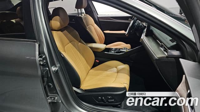 Kia K5 3세대 - Салон