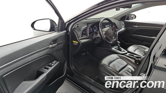 Hyundai 아반떼 AD - Салон