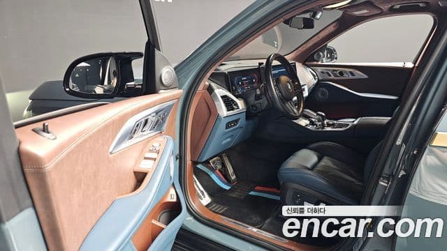 BMW XM (G09) - Салон