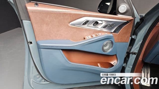 BMW XM (G09) - Салон