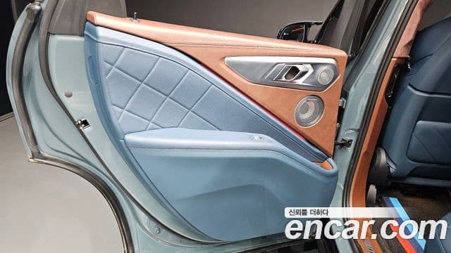 BMW XM (G09) - Салон