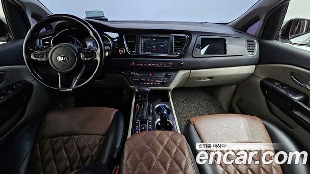 Kia 더 뉴 카니발 - Салон