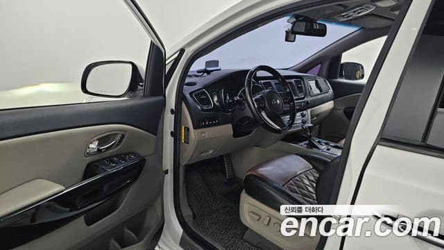Kia 더 뉴 카니발 - Салон
