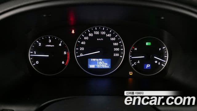 Hyundai 더 뉴 그랜드 스타렉스 - Салон