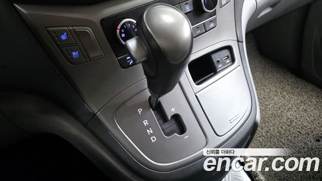 Hyundai 더 뉴 그랜드 스타렉스 - Салон