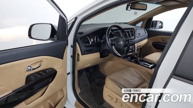 Kia 더 뉴 카니발 - Салон