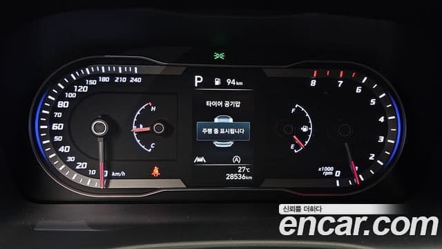 Hyundai 투싼 (NX4) - Салон