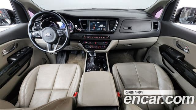Kia 올 뉴 카니발 - Салон