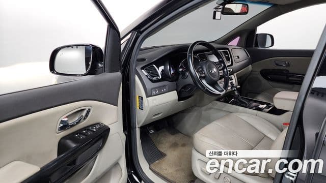 Kia 올 뉴 카니발 - Салон