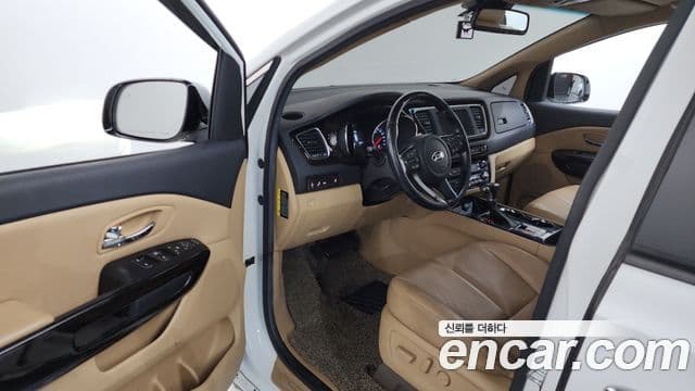 Kia 더 뉴 카니발 - Салон