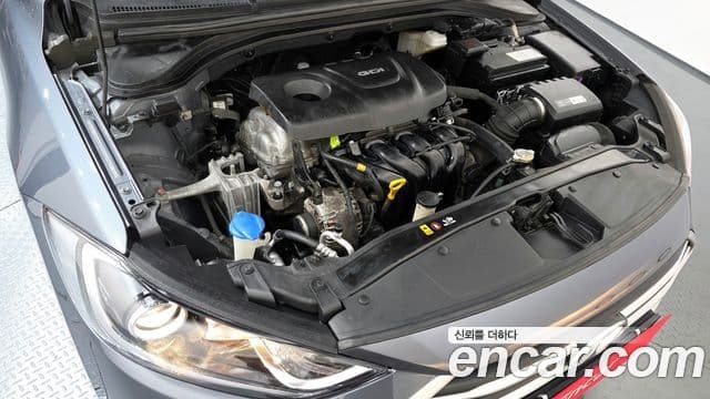 Hyundai 아반떼 AD - Салон