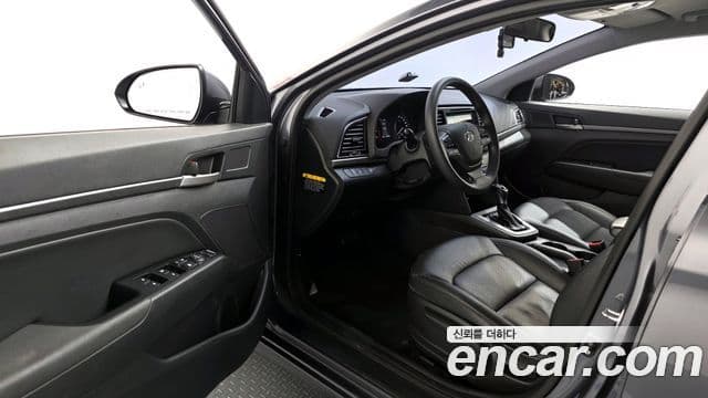 Hyundai 아반떼 AD - Салон